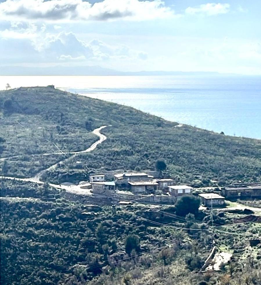 Jardin Miraculeux Hotel Himare Bagian luar foto