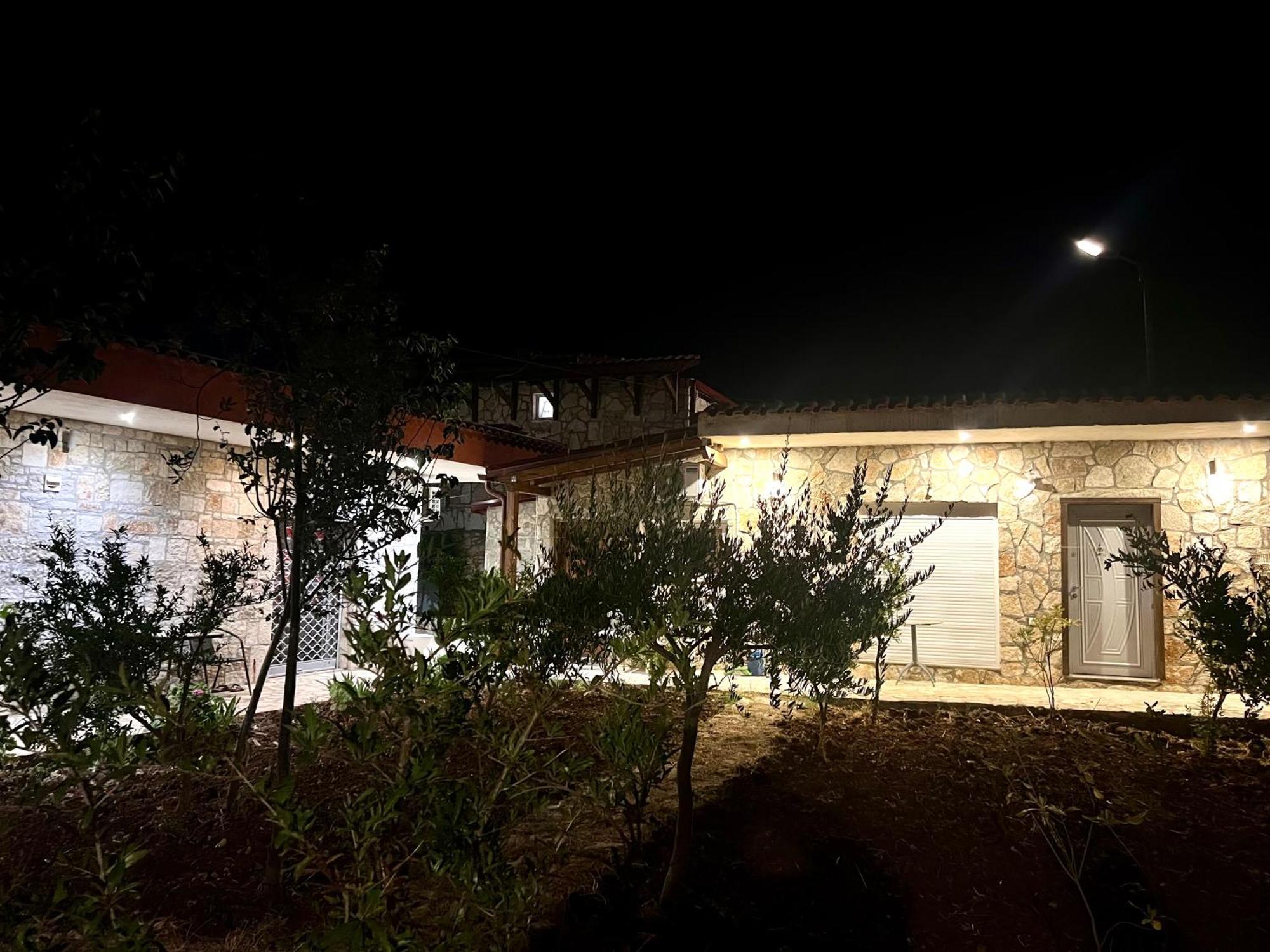 Jardin Miraculeux Hotel Himare Bagian luar foto