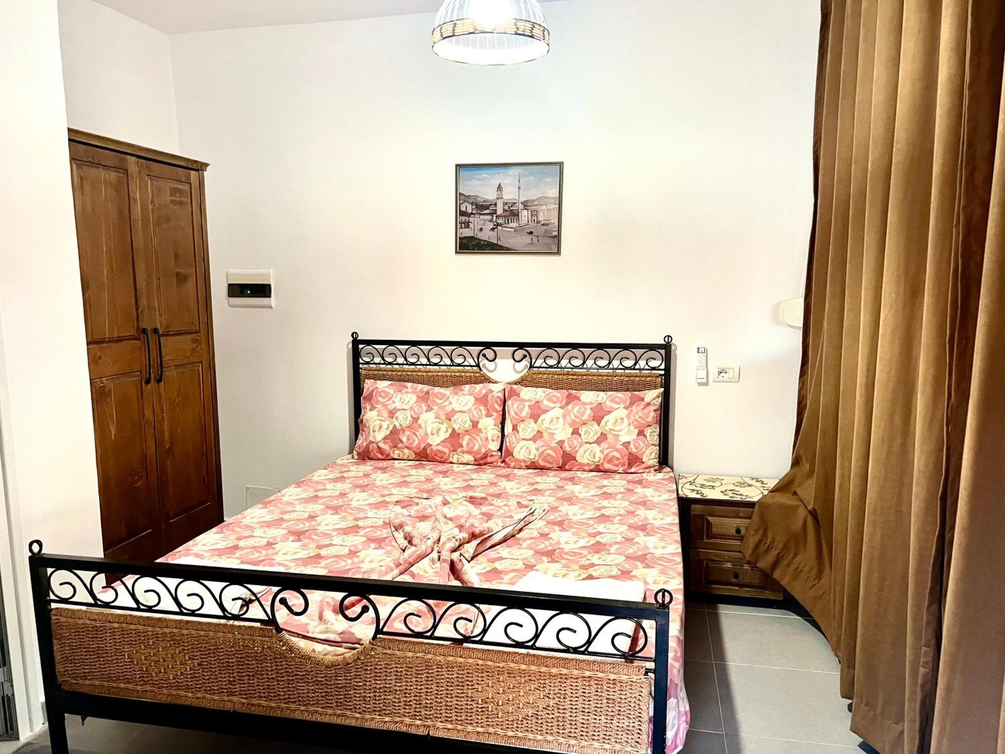 Jardin Miraculeux Hotel Himare Bagian luar foto