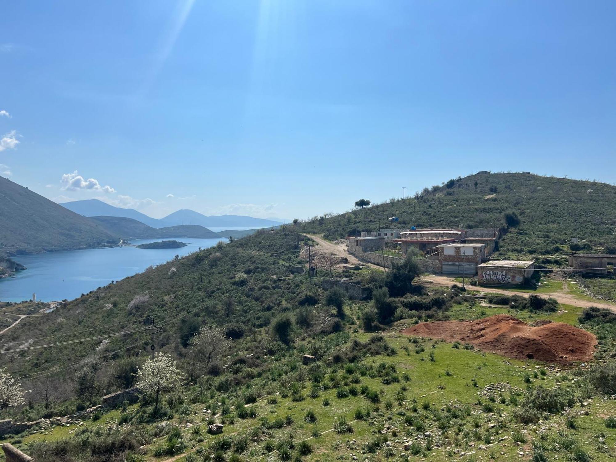 Jardin Miraculeux Hotel Himare Bagian luar foto