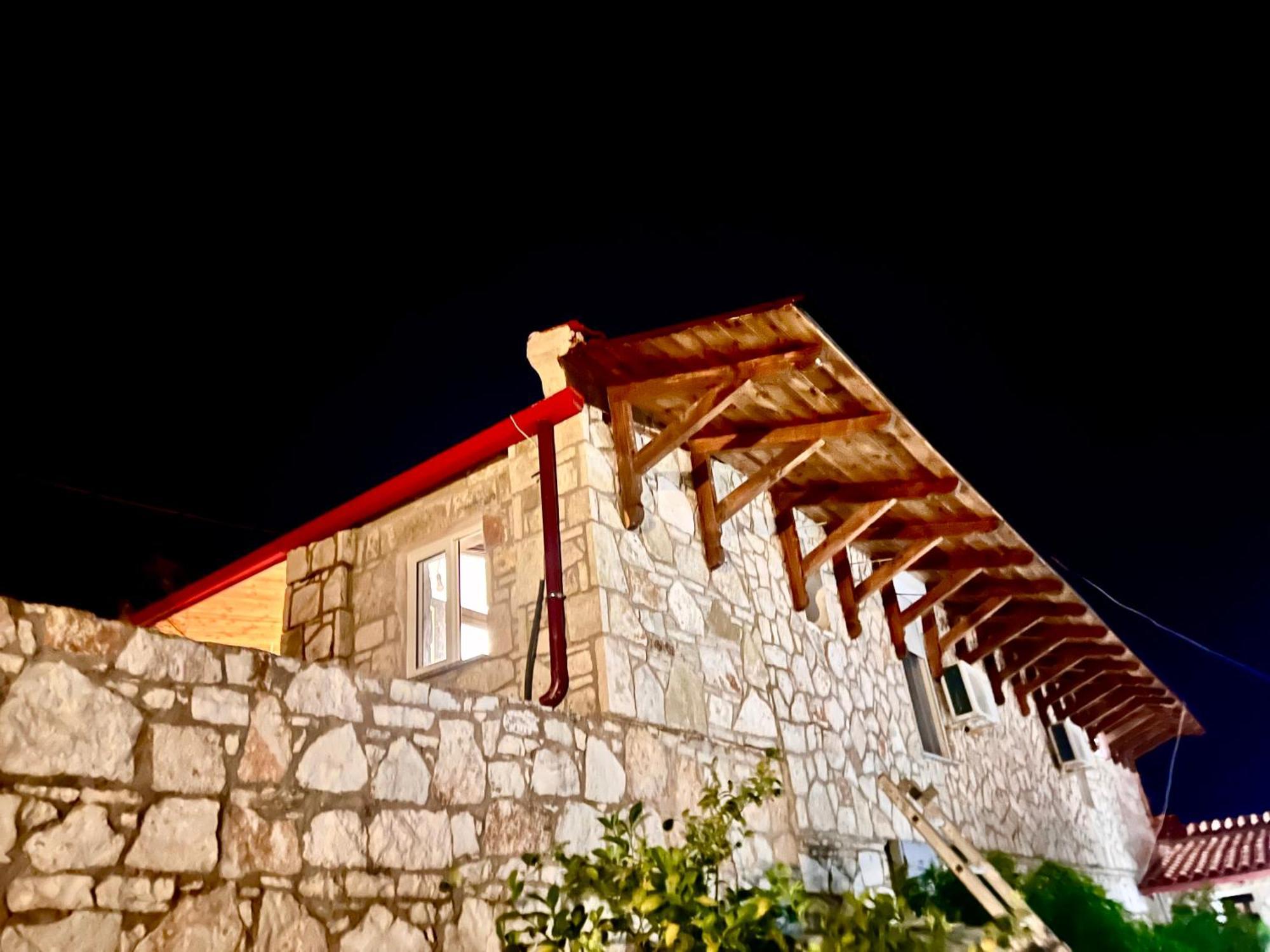 Jardin Miraculeux Hotel Himare Bagian luar foto