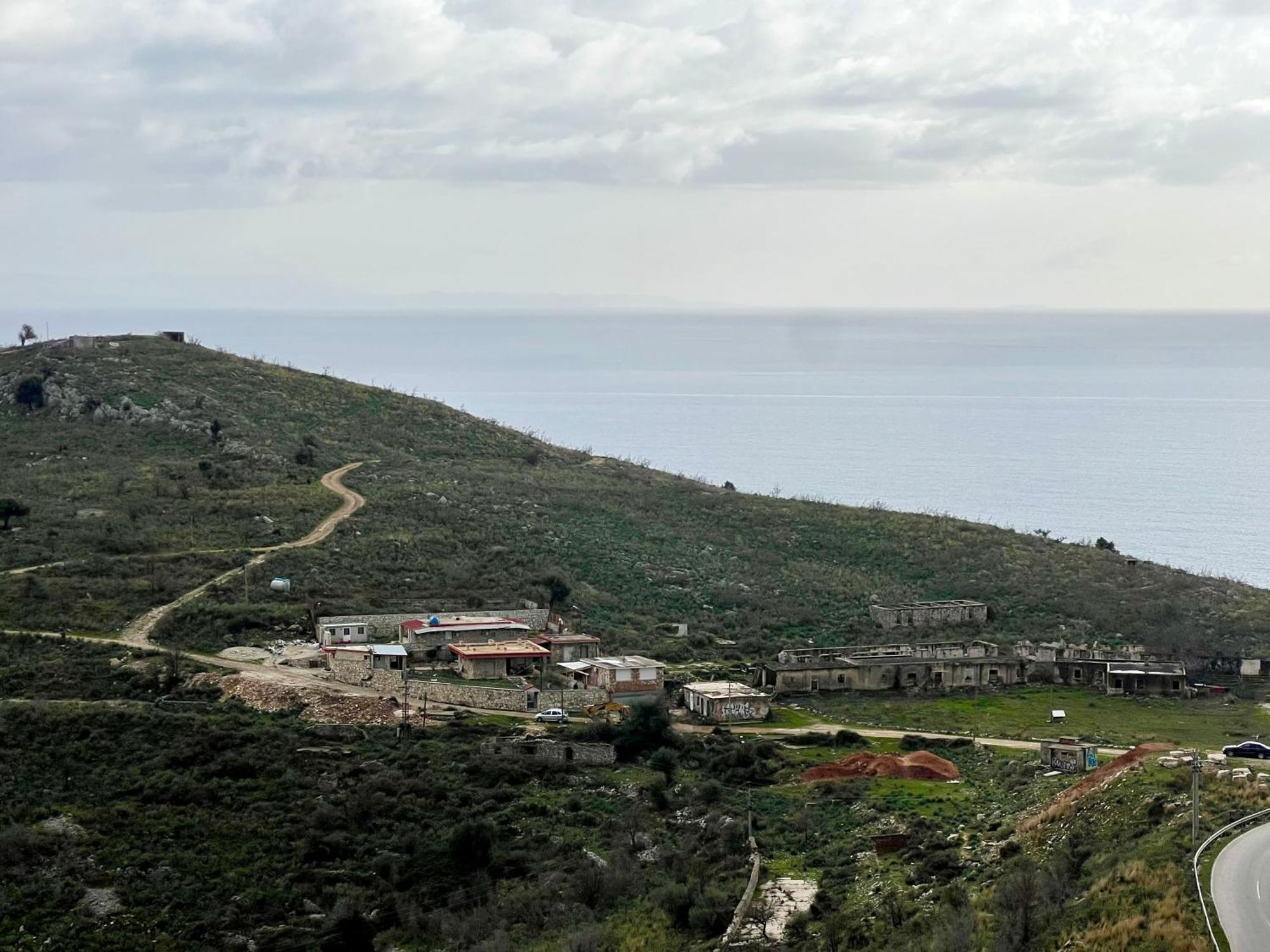 Jardin Miraculeux Hotel Himare Bagian luar foto