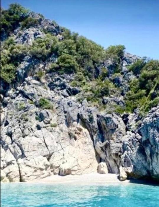 Jardin Miraculeux Hotel Himare Bagian luar foto