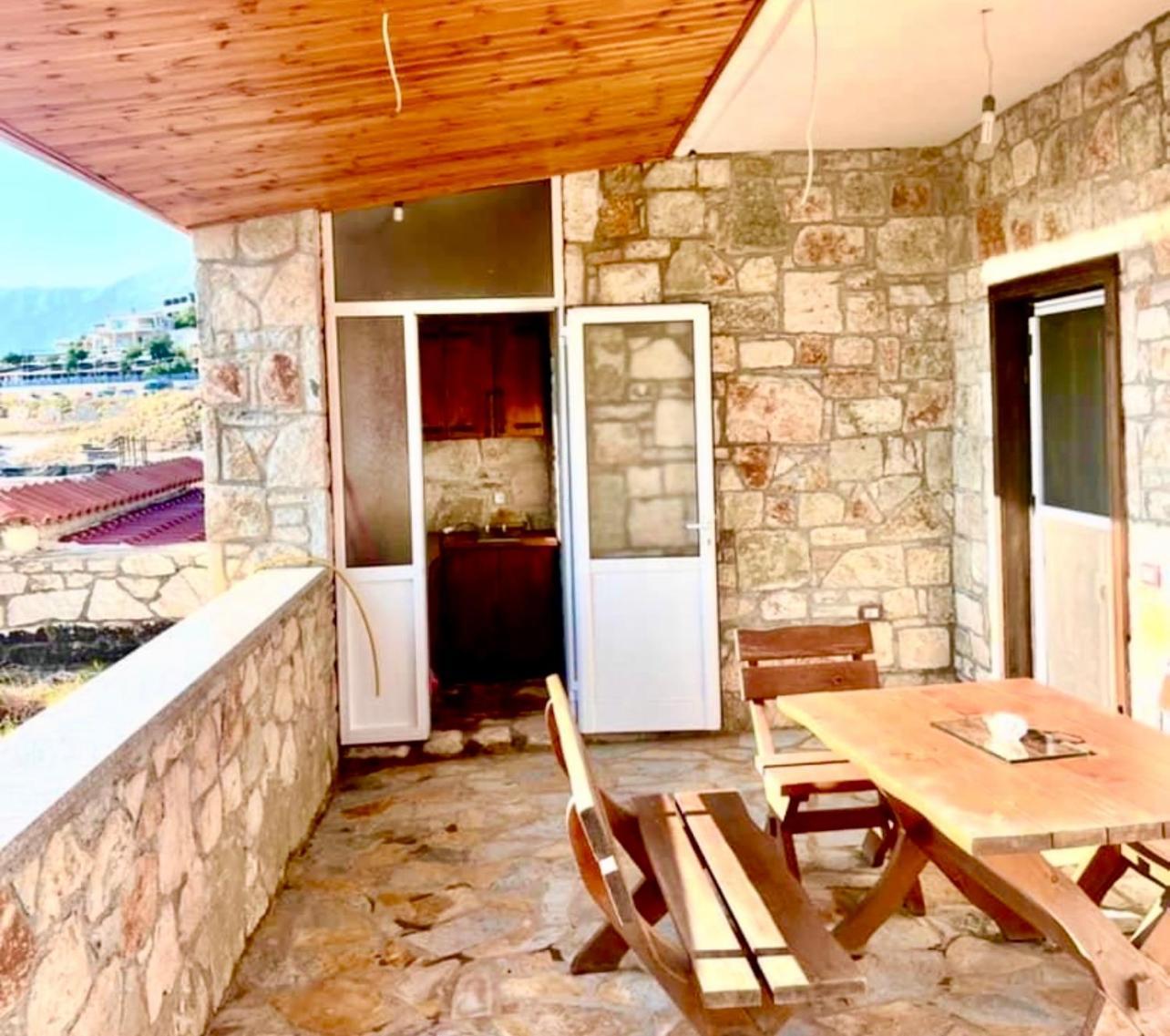 Jardin Miraculeux Hotel Himare Bagian luar foto