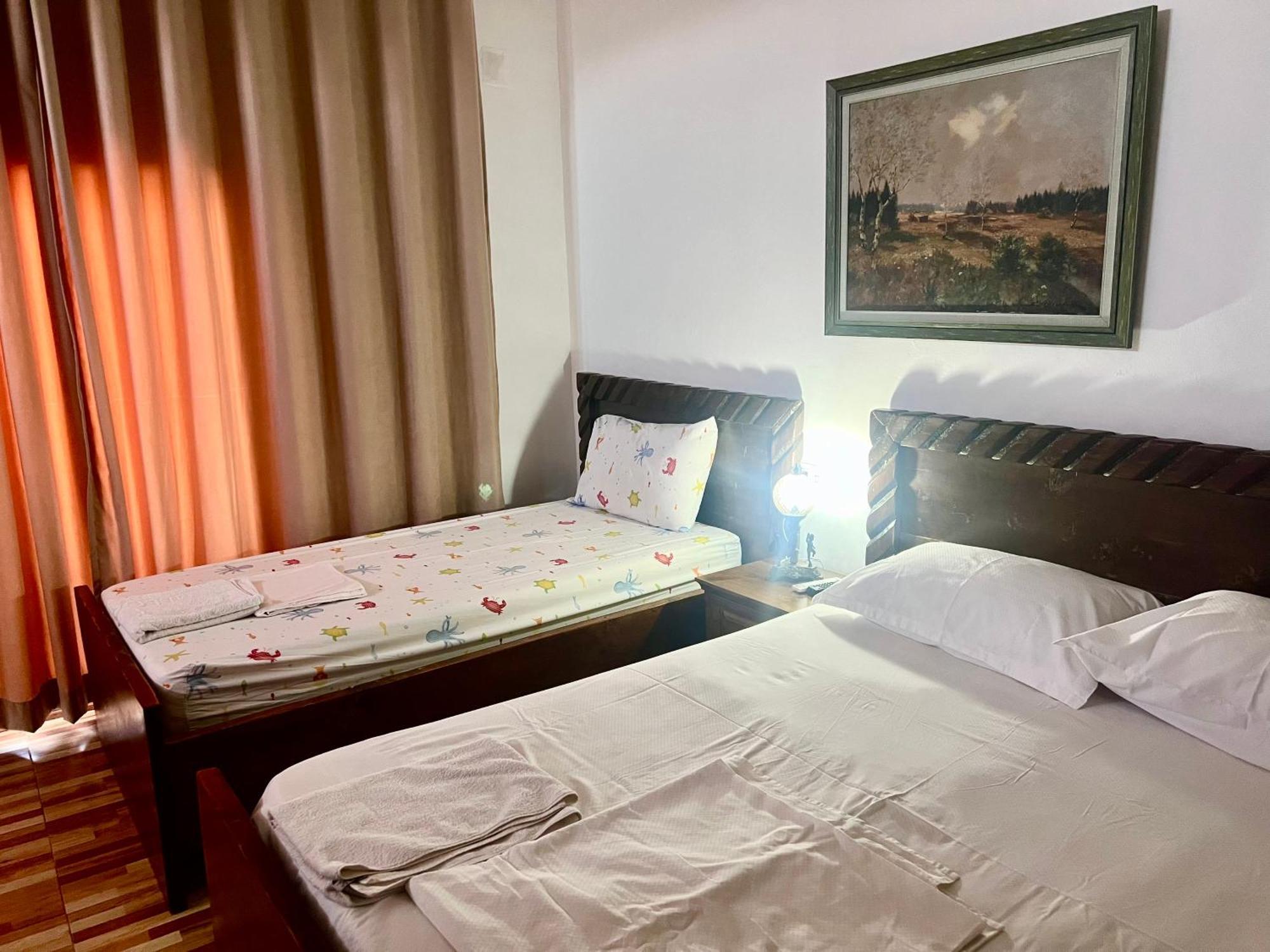 Jardin Miraculeux Hotel Himare Bagian luar foto