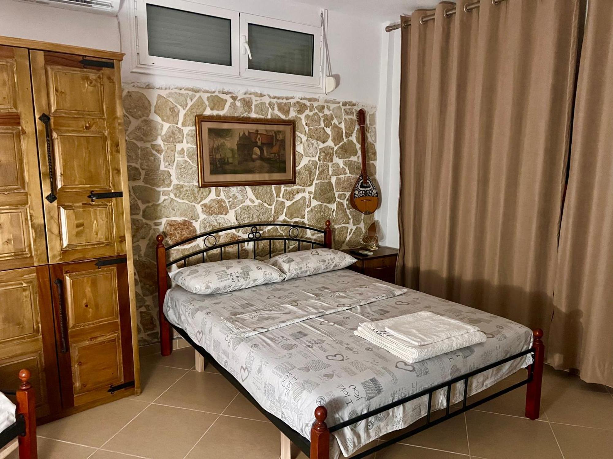 Jardin Miraculeux Hotel Himare Bagian luar foto
