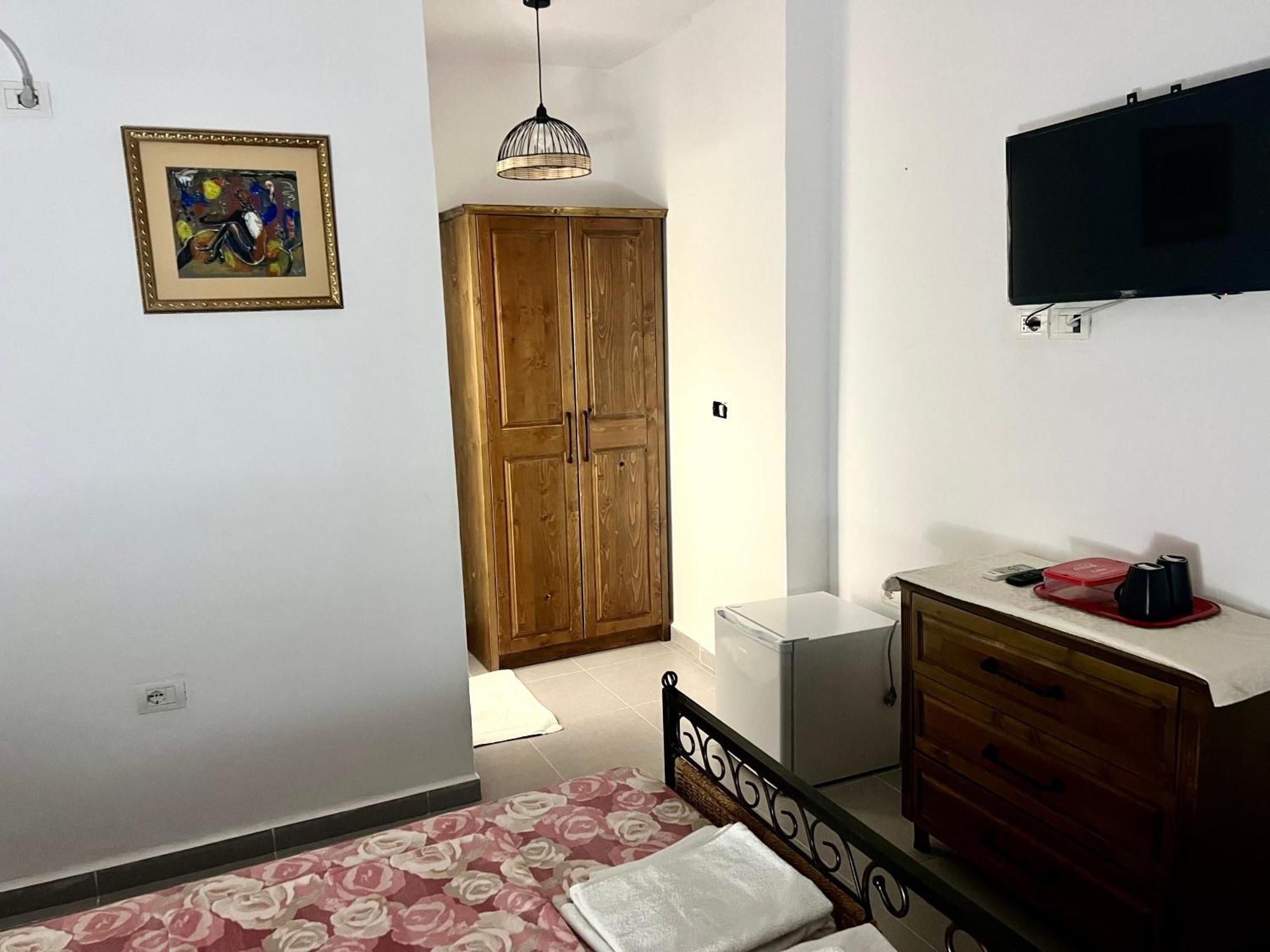 Jardin Miraculeux Hotel Himare Bagian luar foto