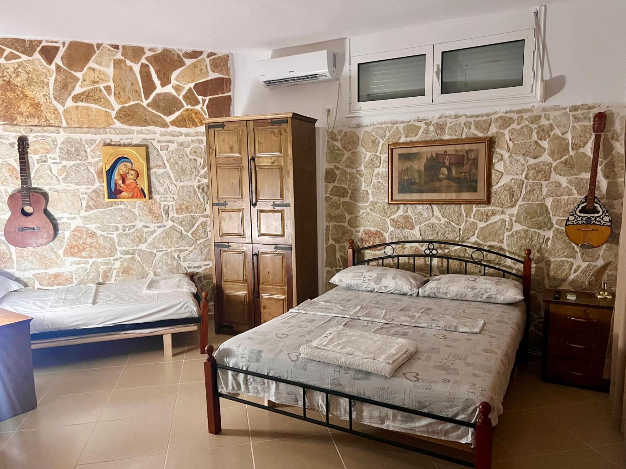 Jardin Miraculeux Hotel Himare Bagian luar foto