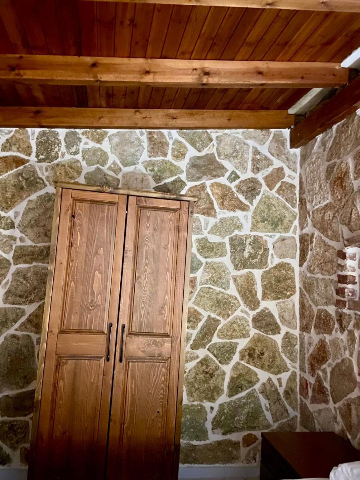 Jardin Miraculeux Hotel Himare Bagian luar foto