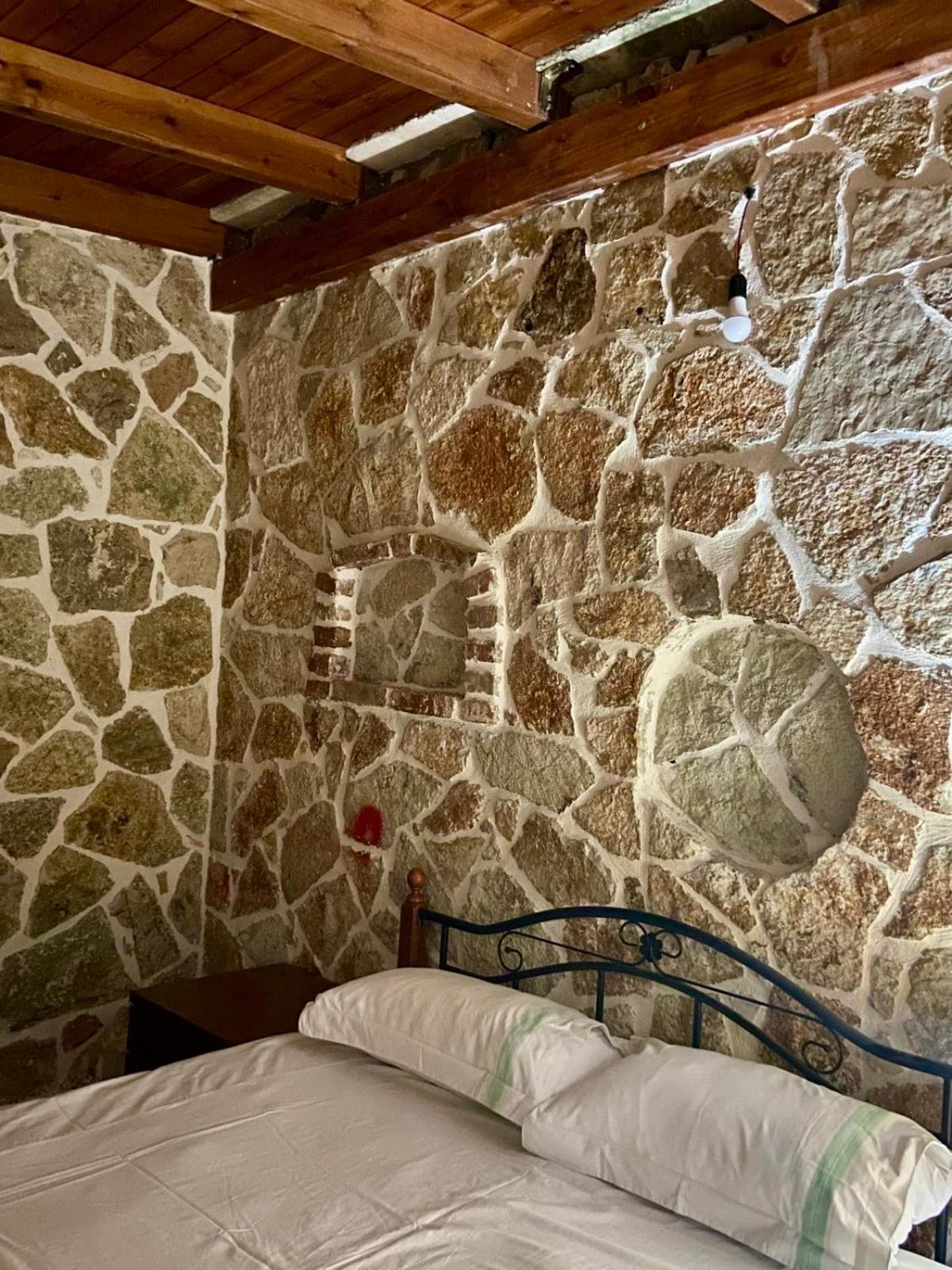 Jardin Miraculeux Hotel Himare Bagian luar foto